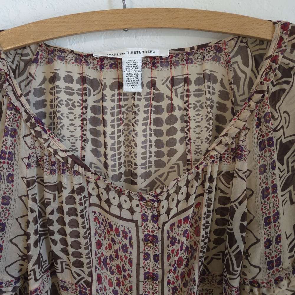 Diane Von Furstenberg Womens Ruffle Blouse 100% Silk Geometric BrownCream Size 0 - Picture 11 of 15